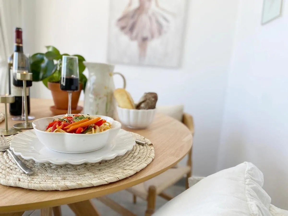 Casa Romantica - Romantic Home Close To The Beach 라고스 아파트